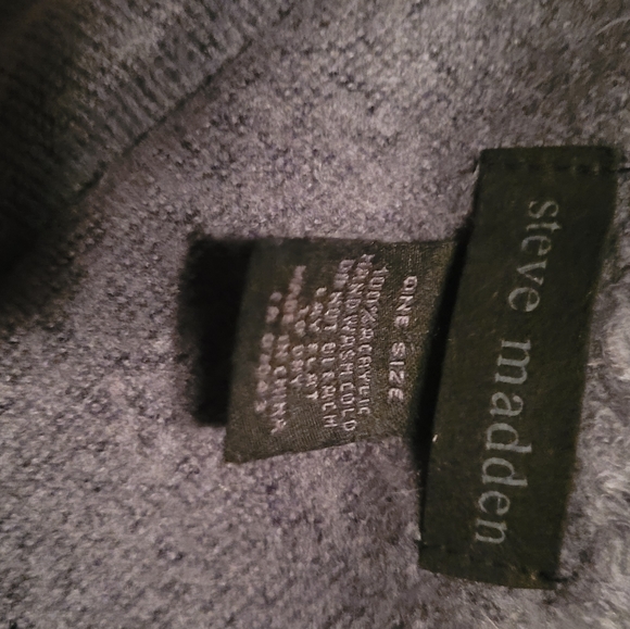 Cozy Oversized Blanket Scarf - Picture 2 of 4